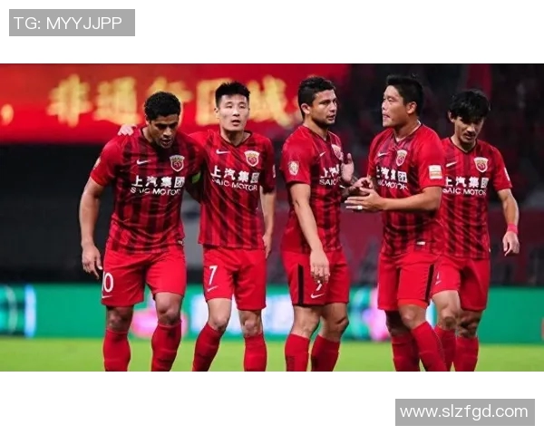 广州富力与上港激战正酣谁能在这场对决中笑到最后